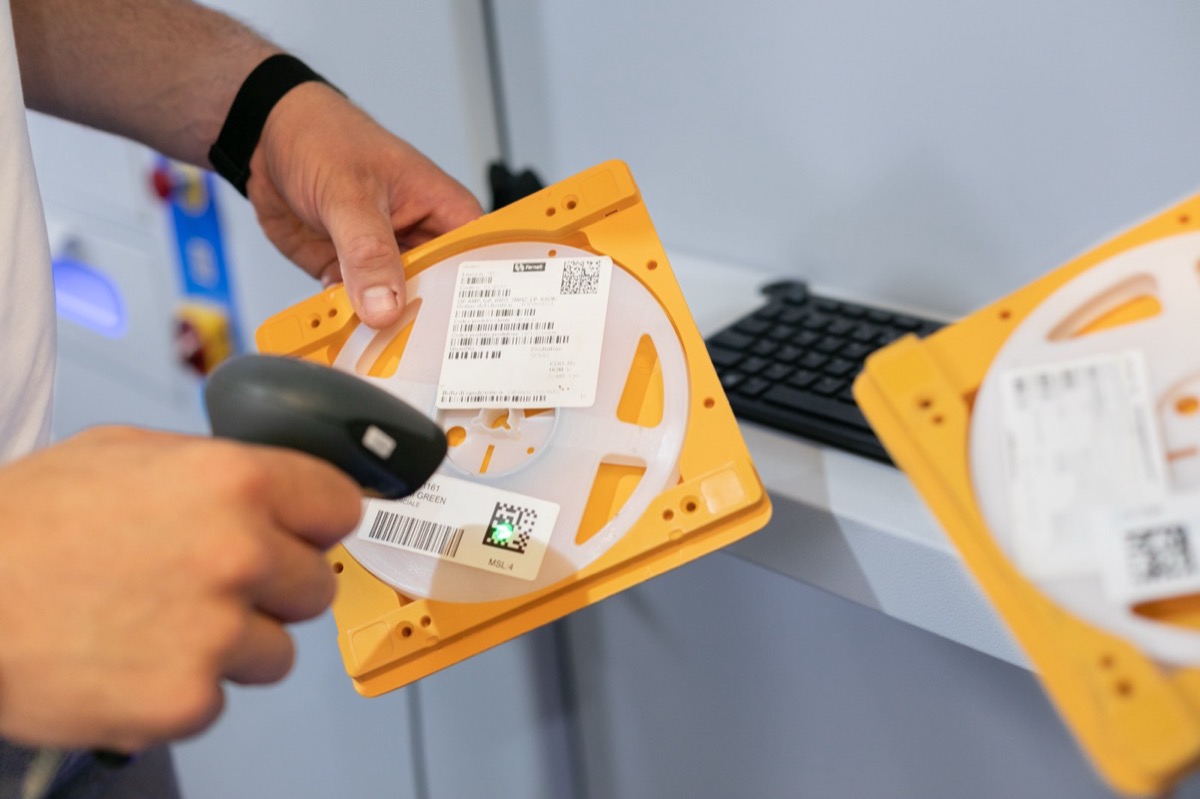 Componentrol met MSL-label wordt gescand